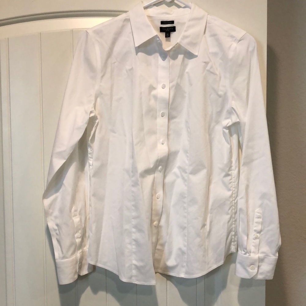 Wrinkle resistant office essential
